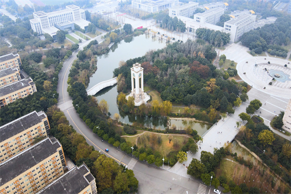 巴菲特在伯克希尔会议上的讲话:贸易、机遇、美国
